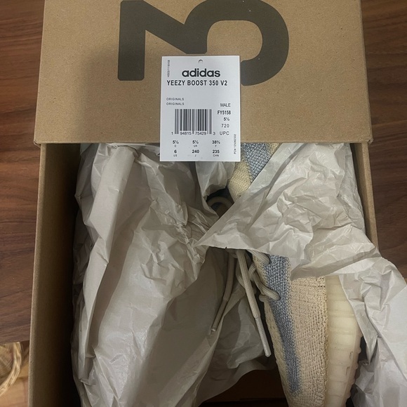Yeezy Boost 350 V2 Linen Size US6 mens - Picture 2 of 10